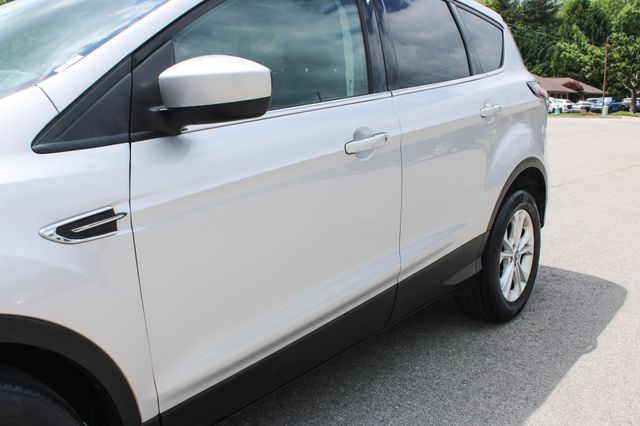 2017 Ford Escape SE Image 2 of 44