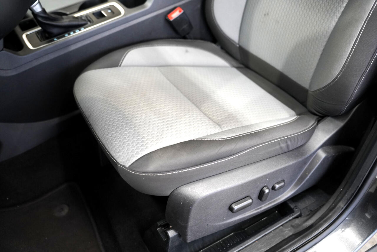 Vehicle image 27 of 40