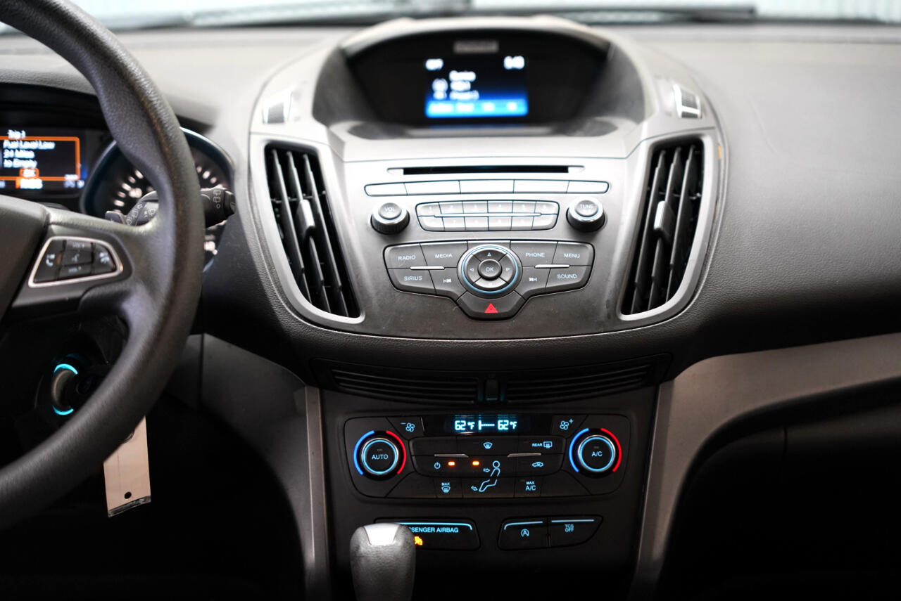 Vehicle image 21 of 40