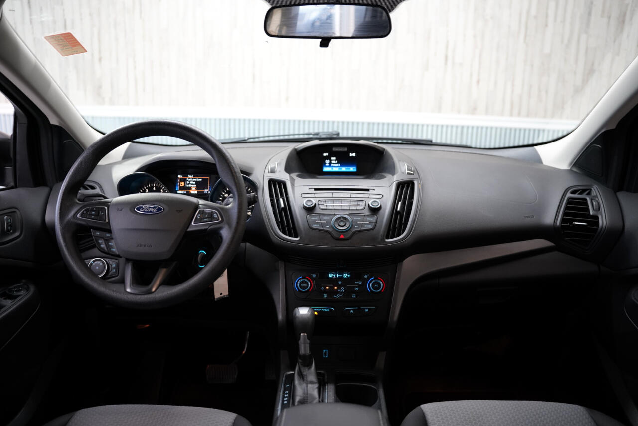 Vehicle image 16 of 40