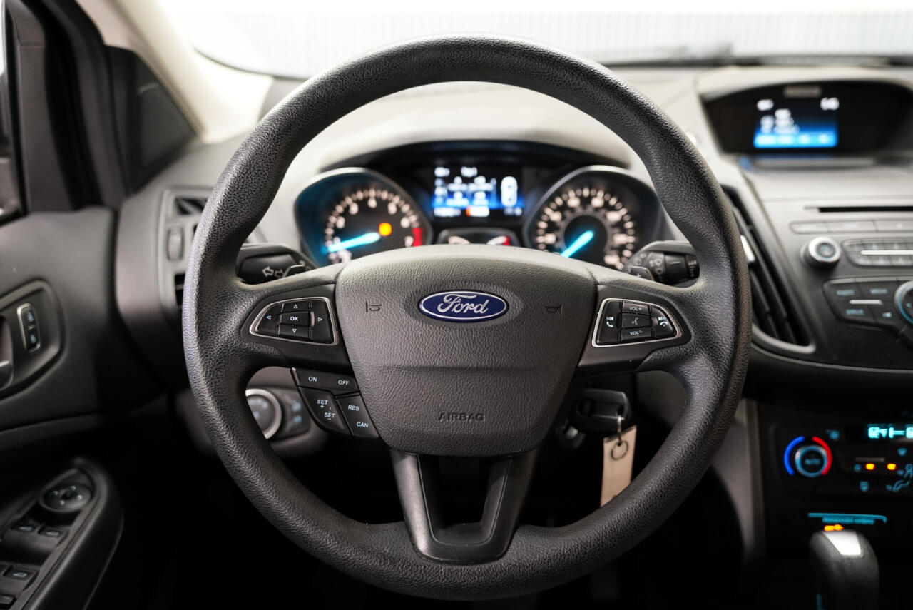 Vehicle image 14 of 40