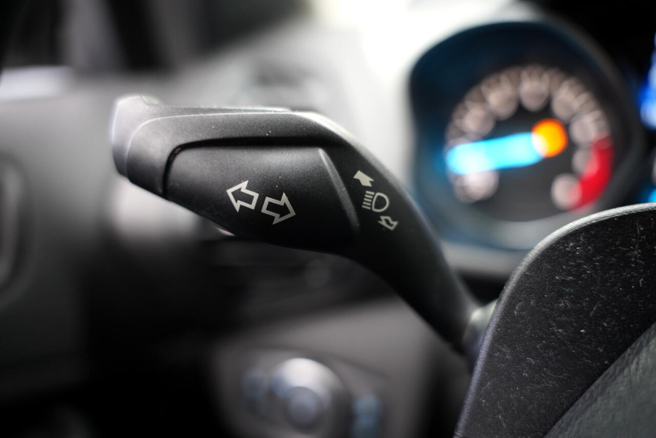 Vehicle image 18 of 40