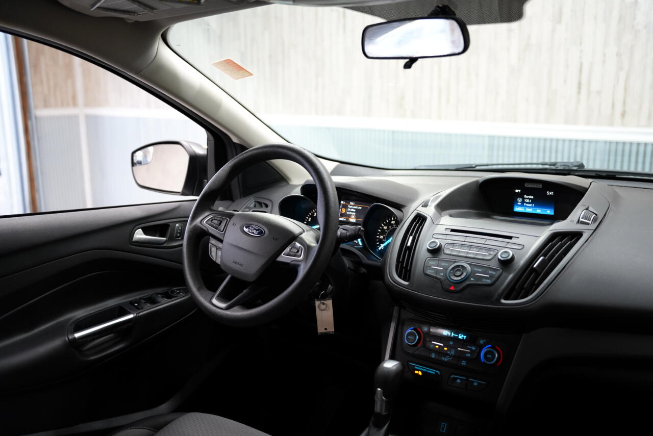 Vehicle image 15 of 40