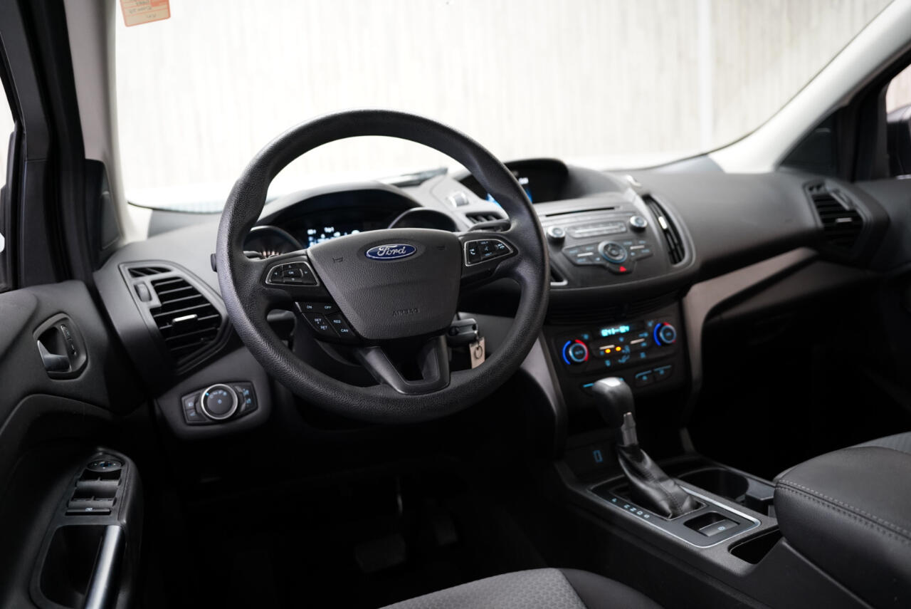 Vehicle image 11 of 40