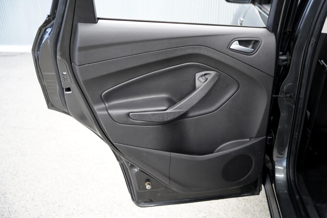 Vehicle image 36 of 40