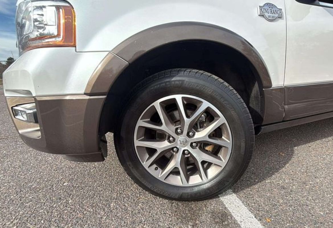 2017 Ford Expedition King Ranch Image 9 of 20