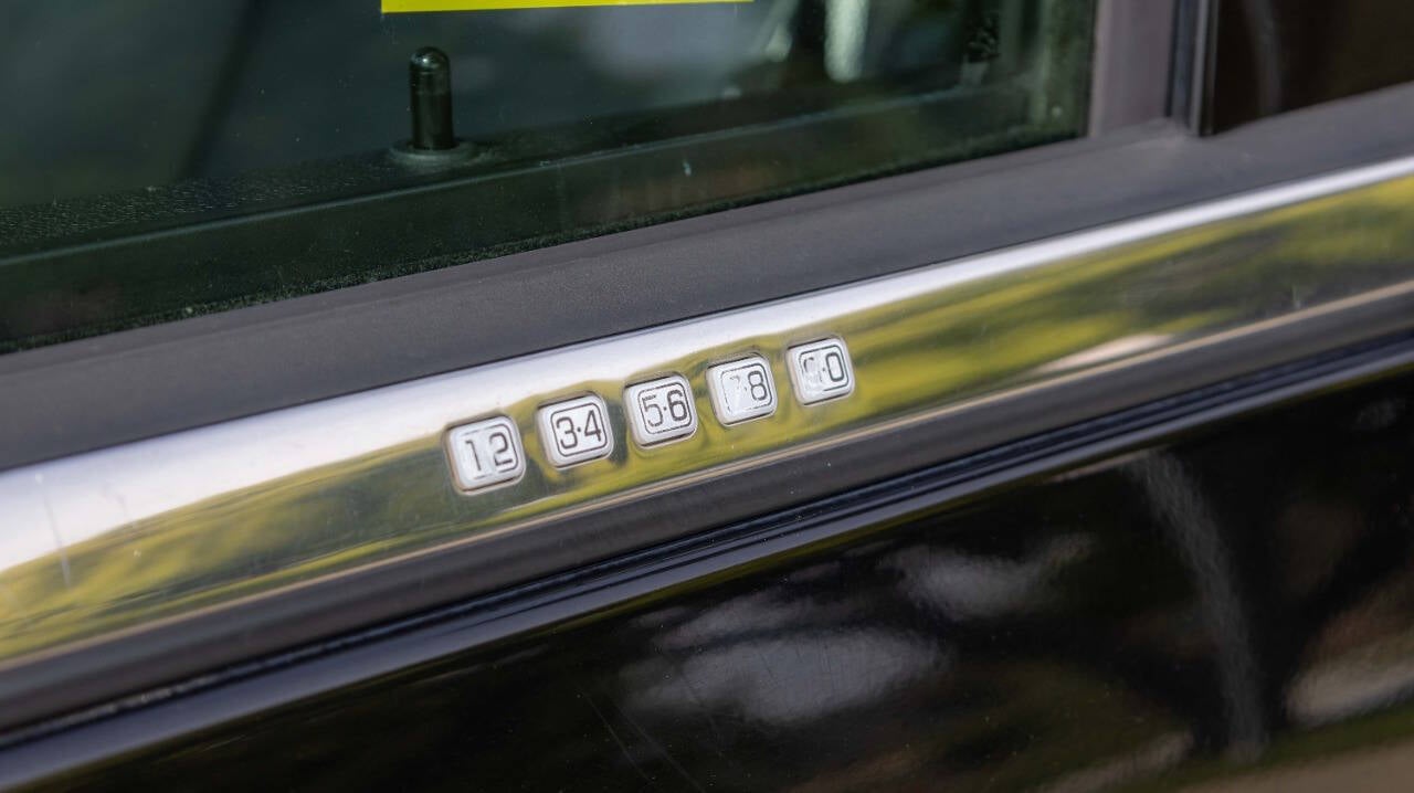 Vehicle image 12 of 31