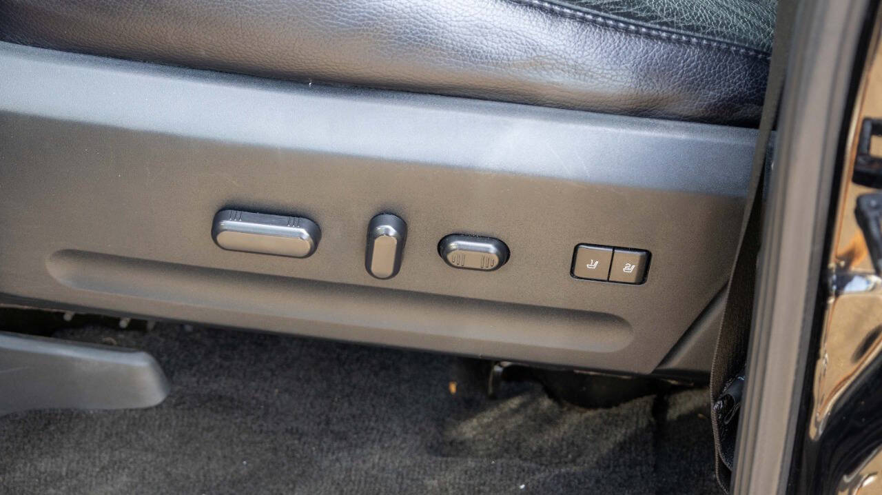 Vehicle image 17 of 31
