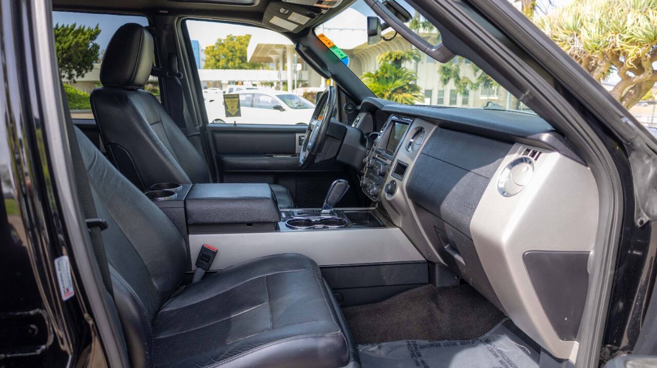 Vehicle image 14 of 31