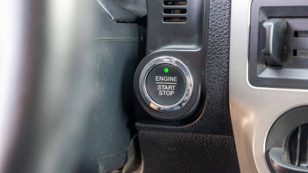 Vehicle image 25 of 31