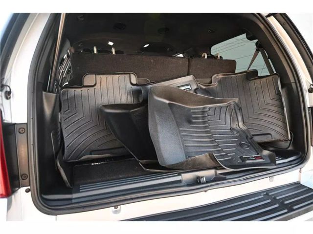 Vehicle image 23 of 33