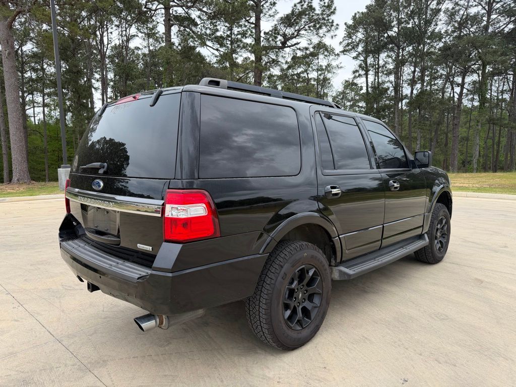 2017 Ford Expedition XLT Image 3 of 19