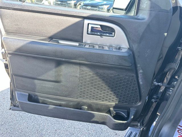 2017 Ford Expedition XLT Image 14 of 35