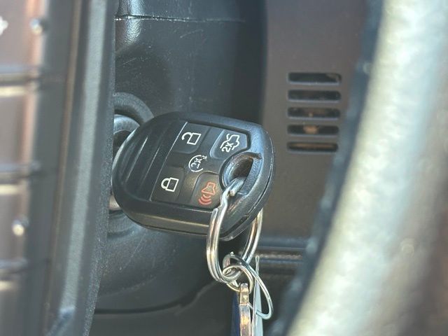 2017 Ford Expedition XLT Image 29 of 35