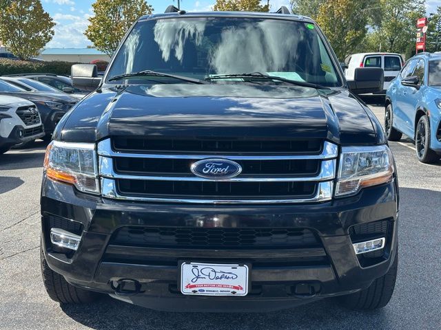 2017 Ford Expedition XLT Image 2 of 35