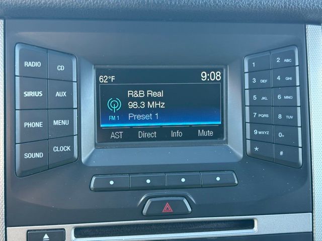 2017 Ford Expedition XLT Image 25 of 35