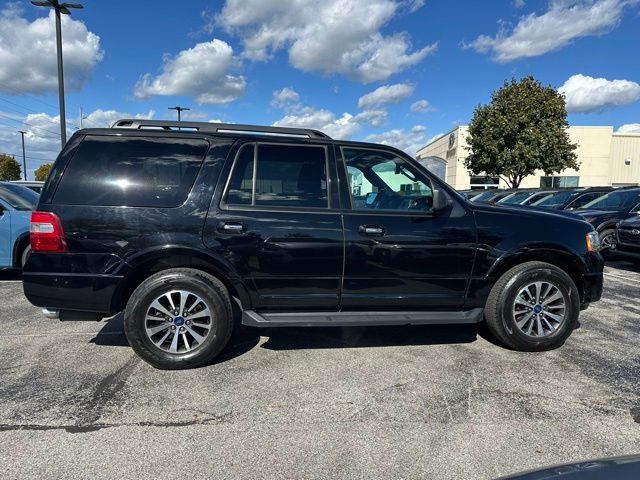 2017 Ford Expedition XLT Image 4 of 35