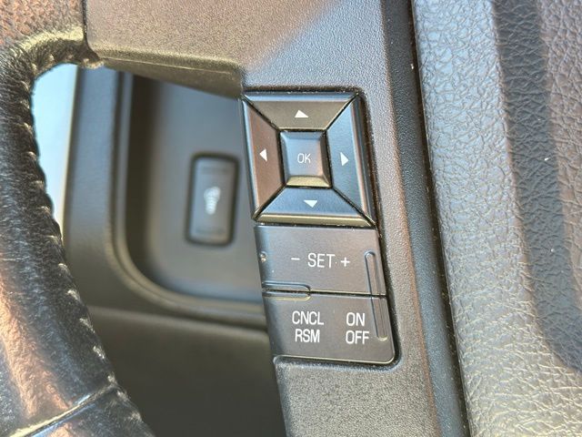 2017 Ford Expedition XLT Image 31 of 35