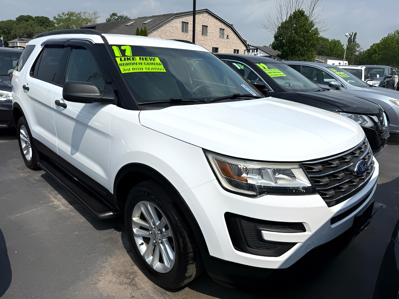 Vehicle image 5 of 6