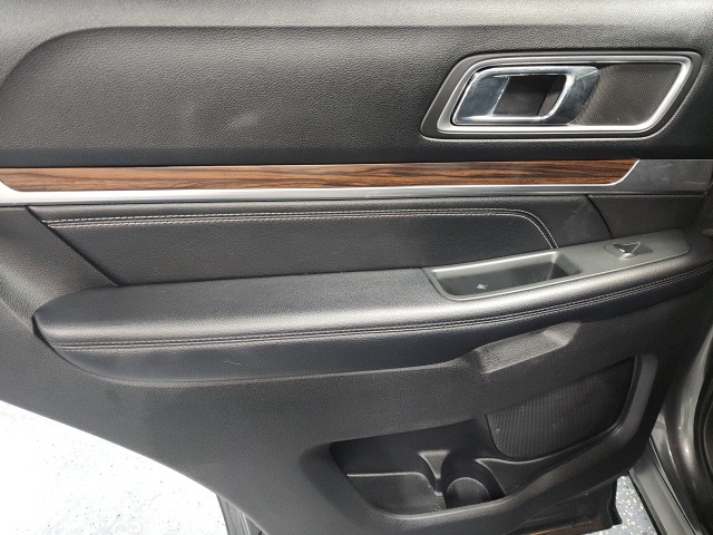 Vehicle image 21 of 31