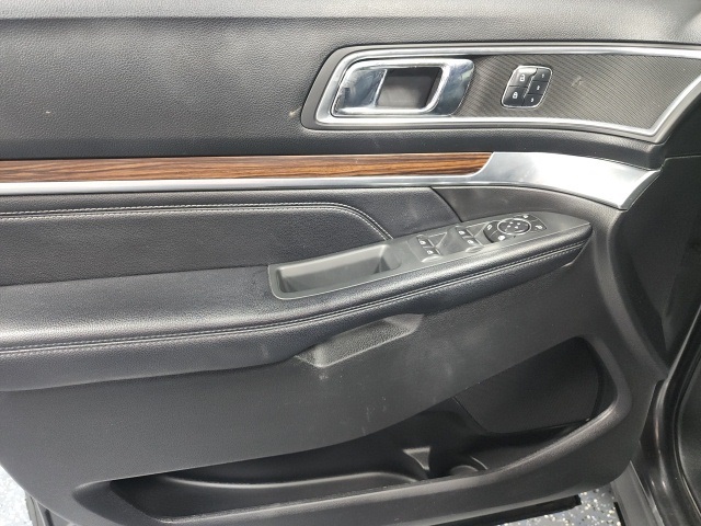 Vehicle image 15 of 31
