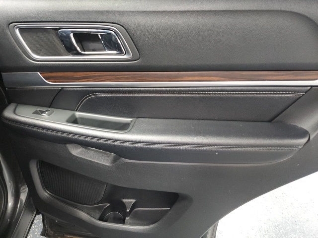 Vehicle image 26 of 31