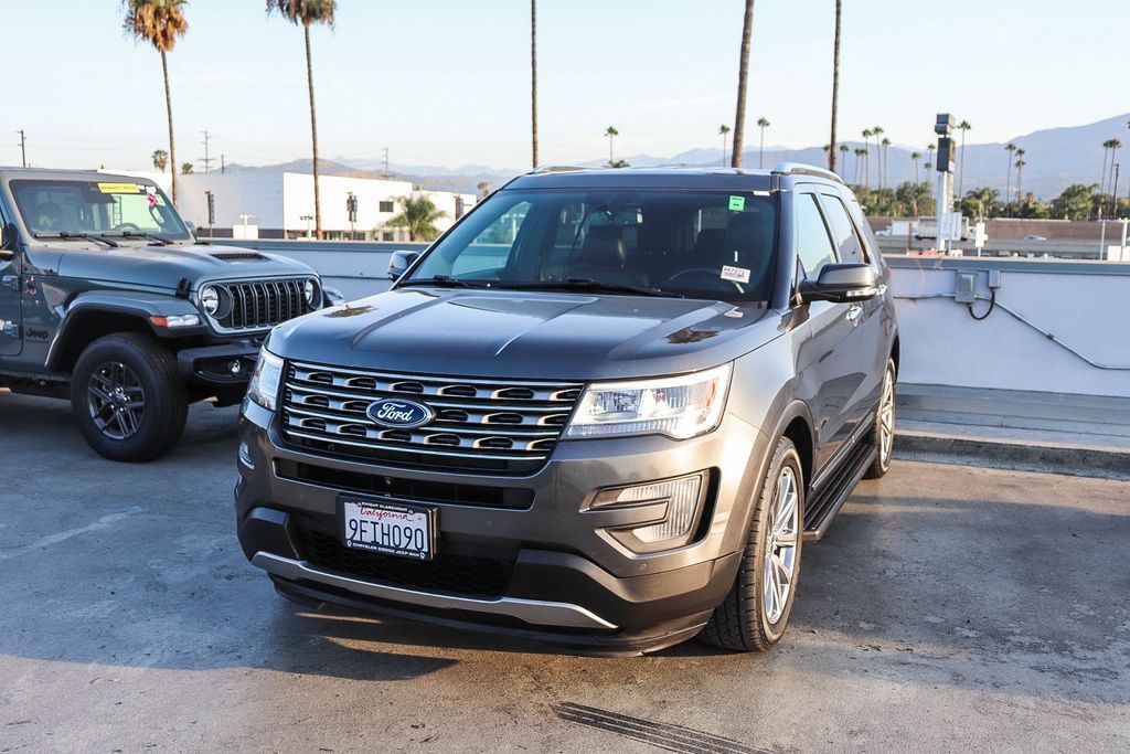 2017 Ford Explorer Limited Image 1 of 31