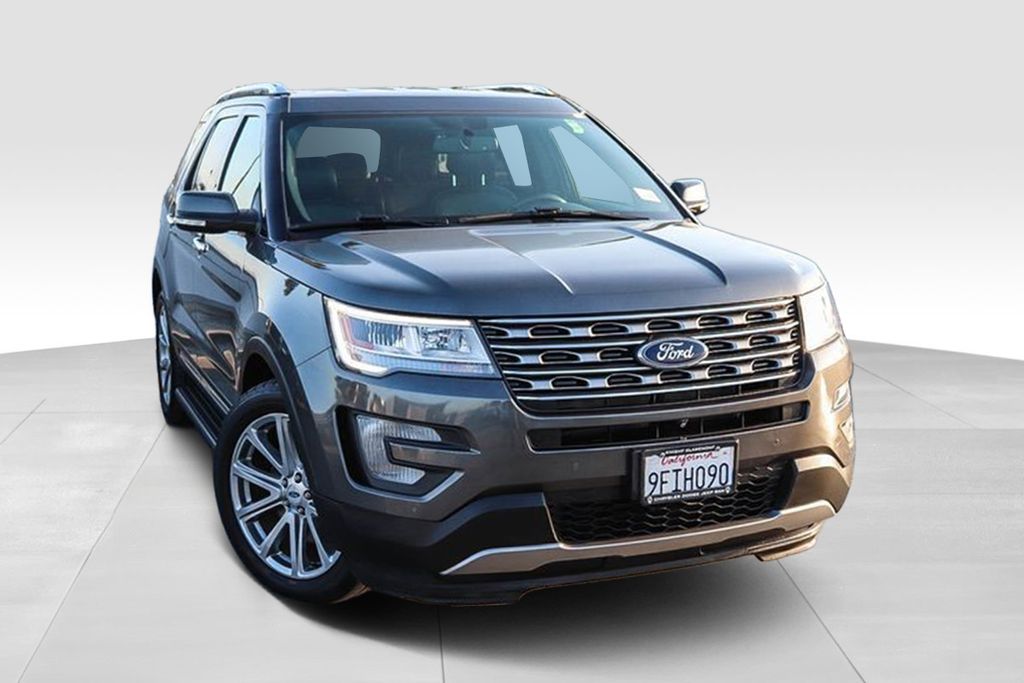 2017 Ford Explorer Limited Image 3 of 31