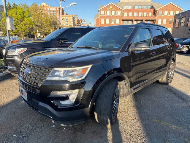 2017 Ford Explorer Sport Image 1 of 50