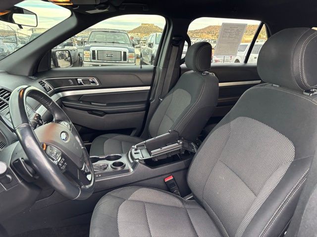 2017 Ford Explorer XLT Image 16 of 38