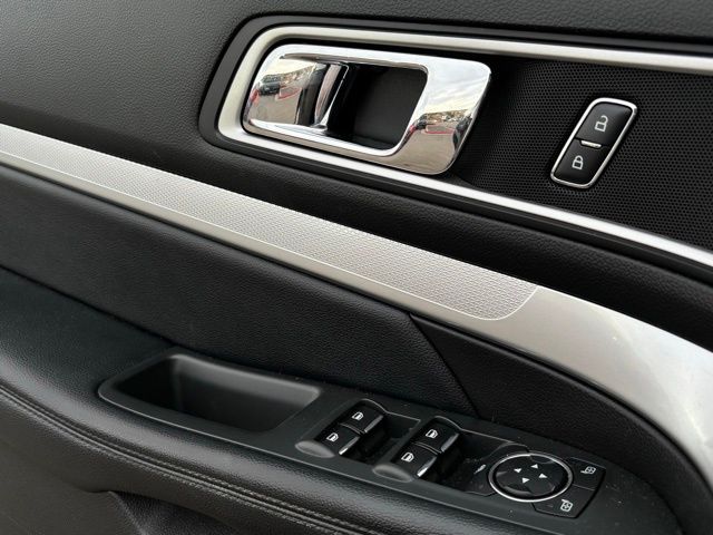 2017 Ford Explorer XLT Image 26 of 38