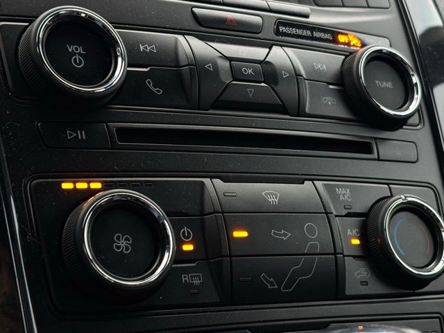 2017 Ford Explorer XLT Image 23 of 38