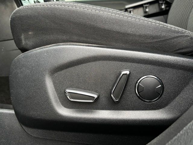 2017 Ford Explorer XLT Image 31 of 38