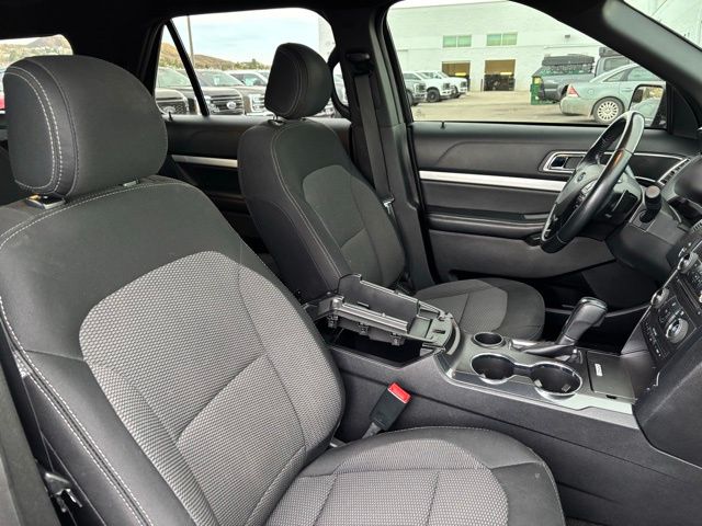 2017 Ford Explorer XLT Image 15 of 38