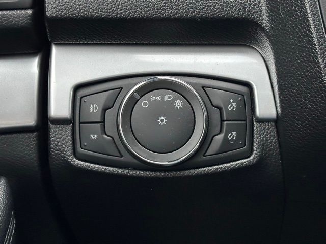 2017 Ford Explorer XLT Image 28 of 38