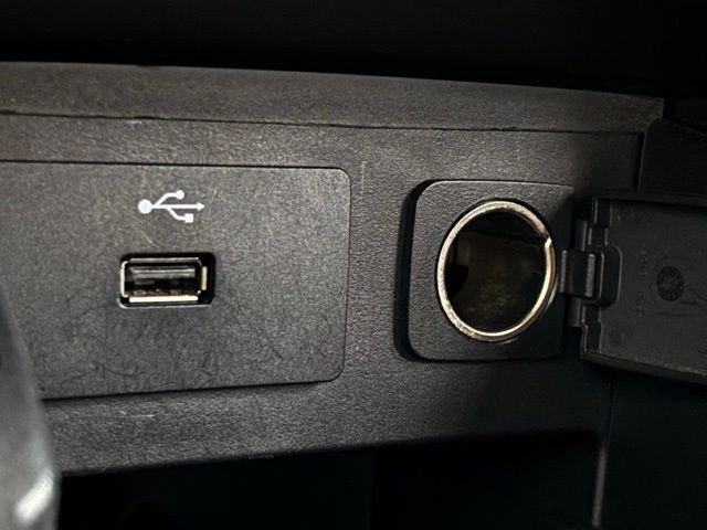 2017 Ford Explorer XLT Image 29 of 38