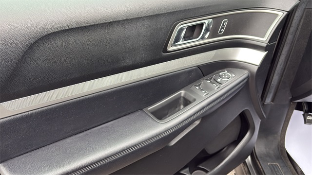 2017 Ford Explorer XLT Image 24 of 34