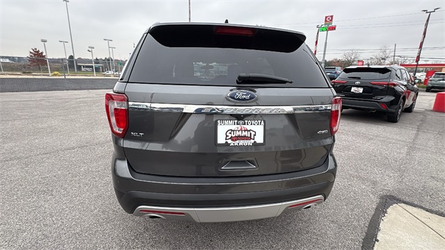 2017 Ford Explorer XLT Image 4 of 34
