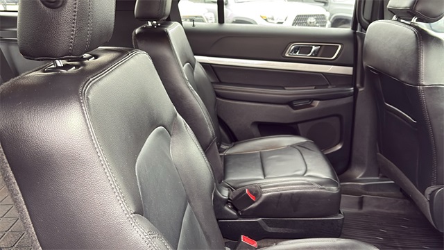 2017 Ford Explorer XLT Image 10 of 34
