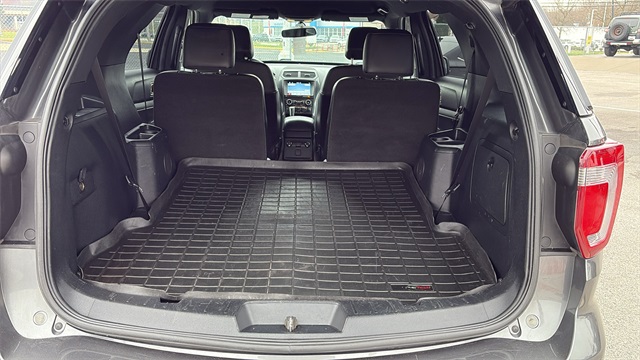 2017 Ford Explorer XLT Image 8 of 34
