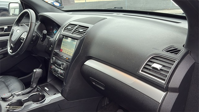 2017 Ford Explorer XLT Image 18 of 34