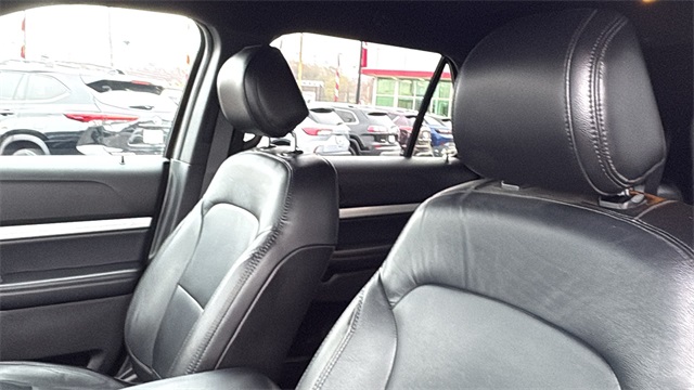 2017 Ford Explorer XLT Image 14 of 34