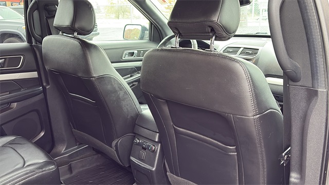 2017 Ford Explorer XLT Image 9 of 34