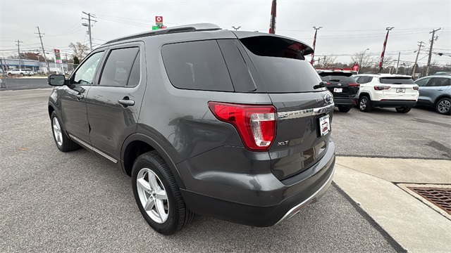 2017 Ford Explorer XLT Image 5 of 34