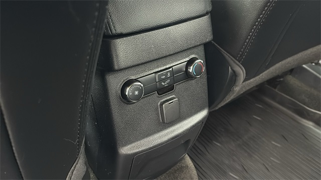 2017 Ford Explorer XLT Image 29 of 34