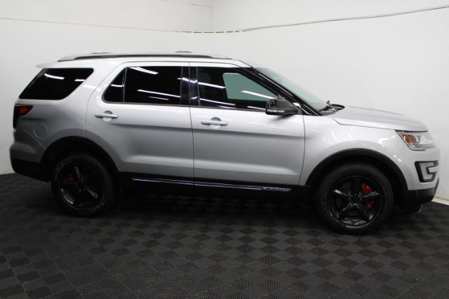 2017 Ford Explorer XLT Image 3 of 27
