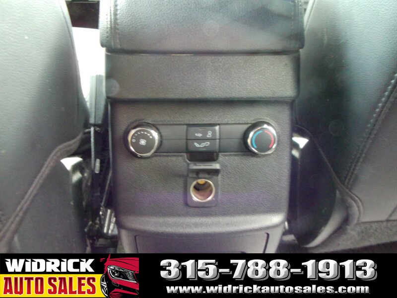 Vehicle image 17 of 18