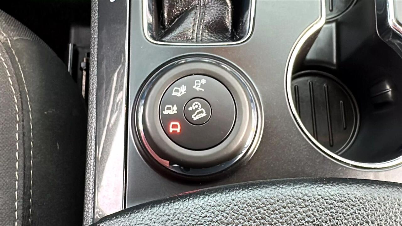Vehicle image 31 of 49