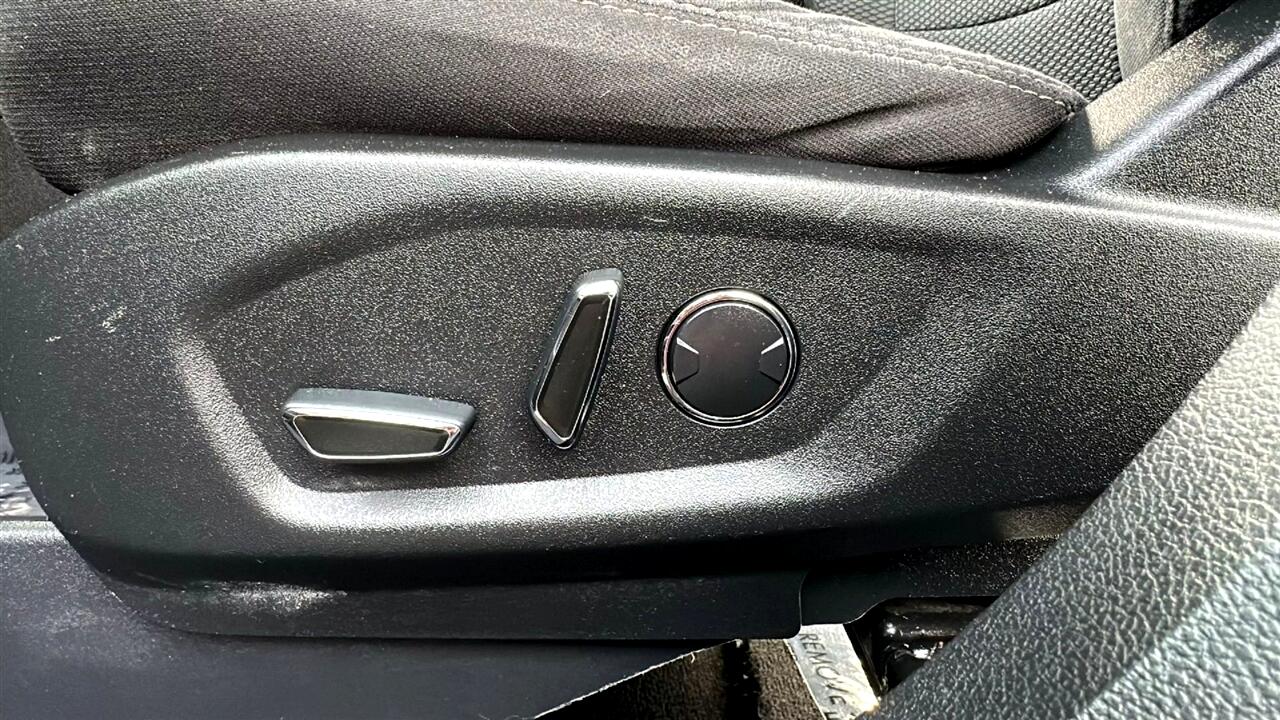 Vehicle image 28 of 49