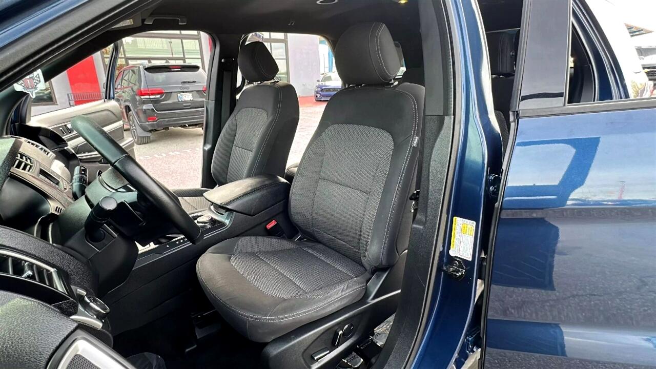 Vehicle image 17 of 49